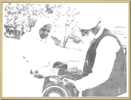 Kirpal Singh with Bibi Hardevi (Tai Ji)
