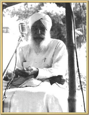Kirpal Singh helding Satsang