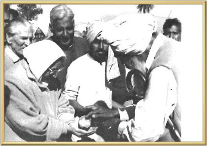 Dona and Charles Kelley are first to receive parshad.