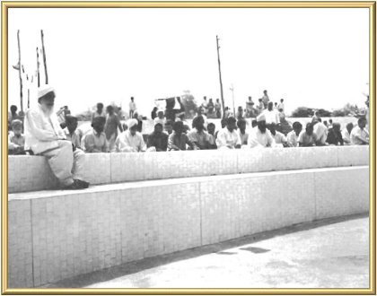 While waiting for the correction of a municipal power failure, Master recommends a short meditation.