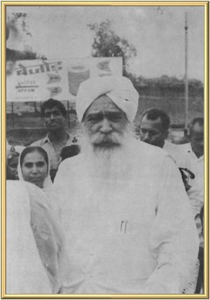 Kirpal Singh with disciples