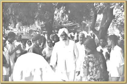 Kirpal Singh with disciples