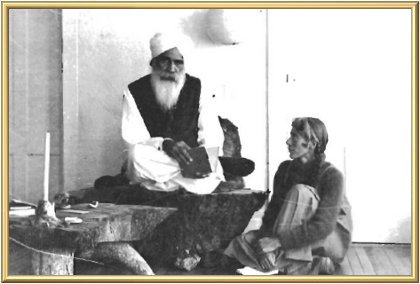 The Master with Nina Gitana, manager of Kirpal Ashram in Vermont, 12th October, 1963. The Master commented especially on the beauty of the hand-made natural furniture seen in the picture.