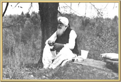 Surely the most light-hearted Satsang ever. Everyone was taking pictures of the Master, so the Master decided to take pictures too.