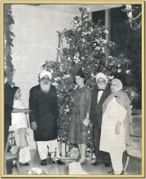 The Master with Madame Hardevi, Mr and Mrs T.S. Khanna, and an unidentified lady in Houston, Texas, Christmas, 1963.