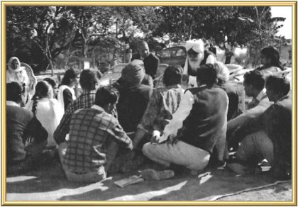 A local group of student teachers from the Arya Samaj branch of Hinduism visited Manav Kendra and heard about the Science of the Soul, as taught by the Master. In token of their friendly pledge, the young people offered a hand in seva (selfless service).