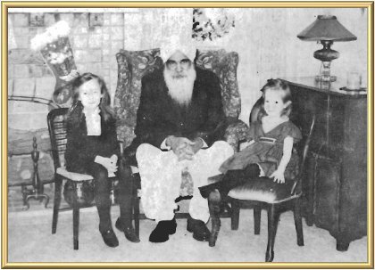 The Master with friends in Dallas, Texas, a few days before Christmas, 1963.