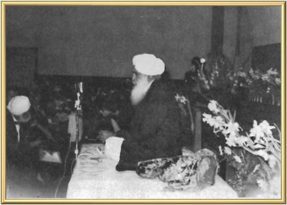 Kirpal Singh holding Satsang.