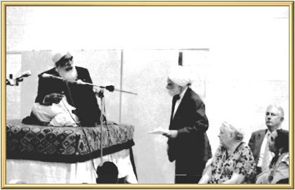 At the Vienna Community Center, Vienna, Va., on the first night. Master with Mr T.S. Khanna, Mrs Helen McDaniel, Mr Reno Sirrine, and Mrs Khanna.