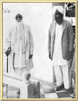 Sawan Singh, l., together with Kirpal Singh (Jamal), r.